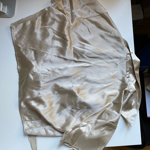 🌟SOLD🌟Gold satin front-tie blouse - Picture 4 of 6
